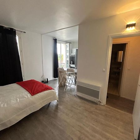 Studio Tres Lumineux Et Equipee En Pleine Avenue ! Le Kremlin-Bicetre Bagian luar foto
